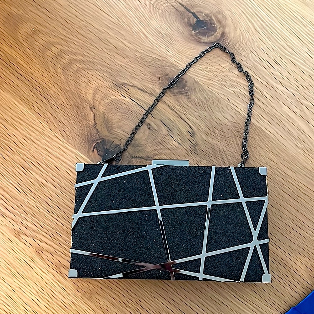Geometric metal clutch